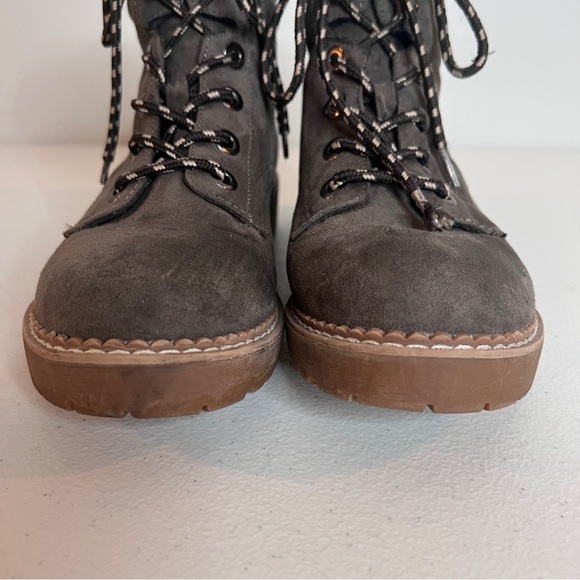 Austin Trading Co. Gray Faux Suede Ankle Boots Lace Up Rubber Sole Women Size 9M - Picture 4 of 13
